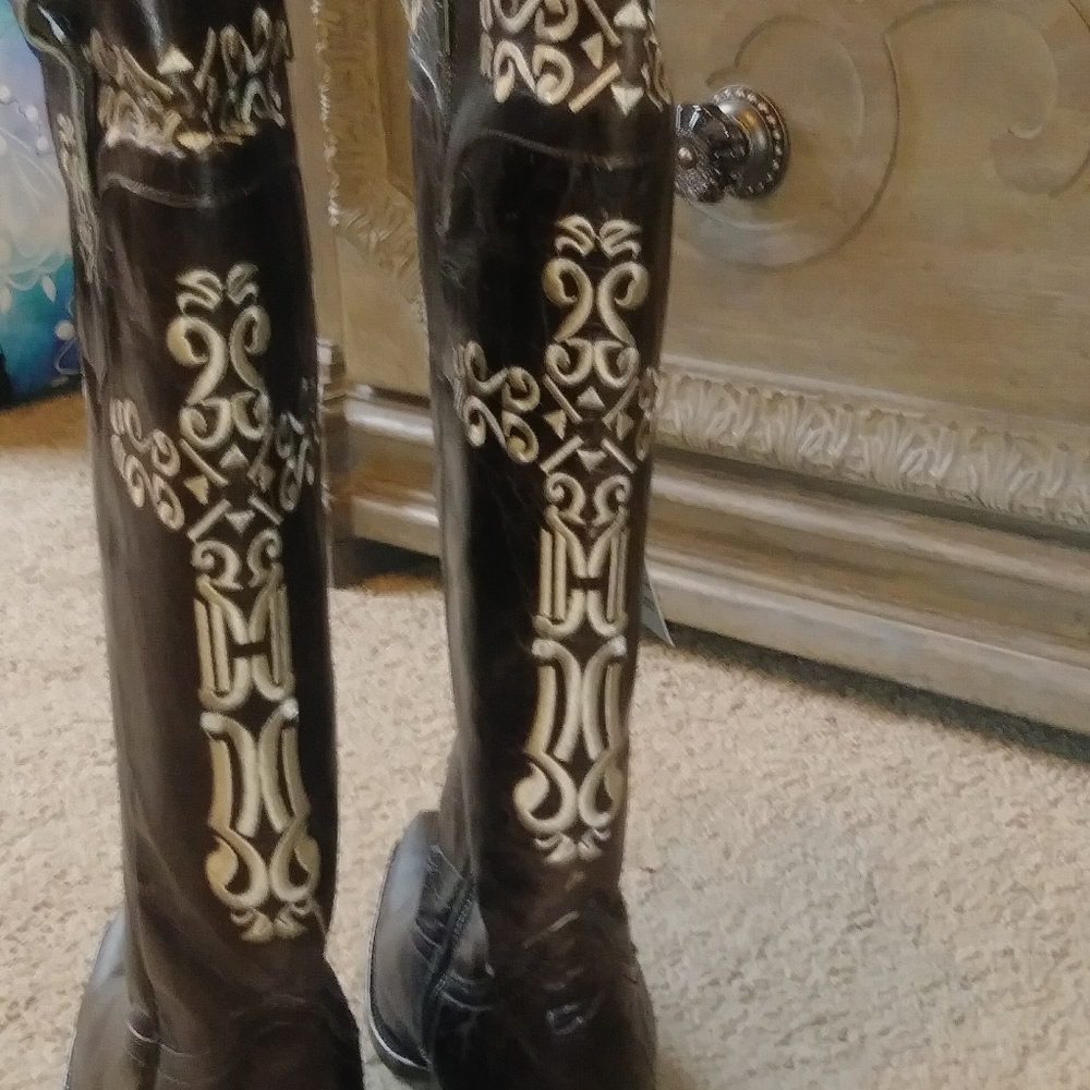 Ladies cowgirl boots